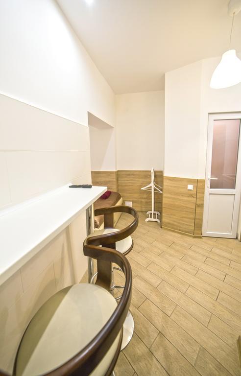 Mini Smart Apartments On Viacheslava Chornovola Avenue 21-1 Львів Екстер'єр фото